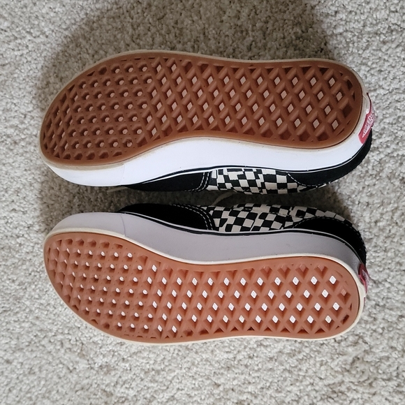 Vans - Picture 3 of 3